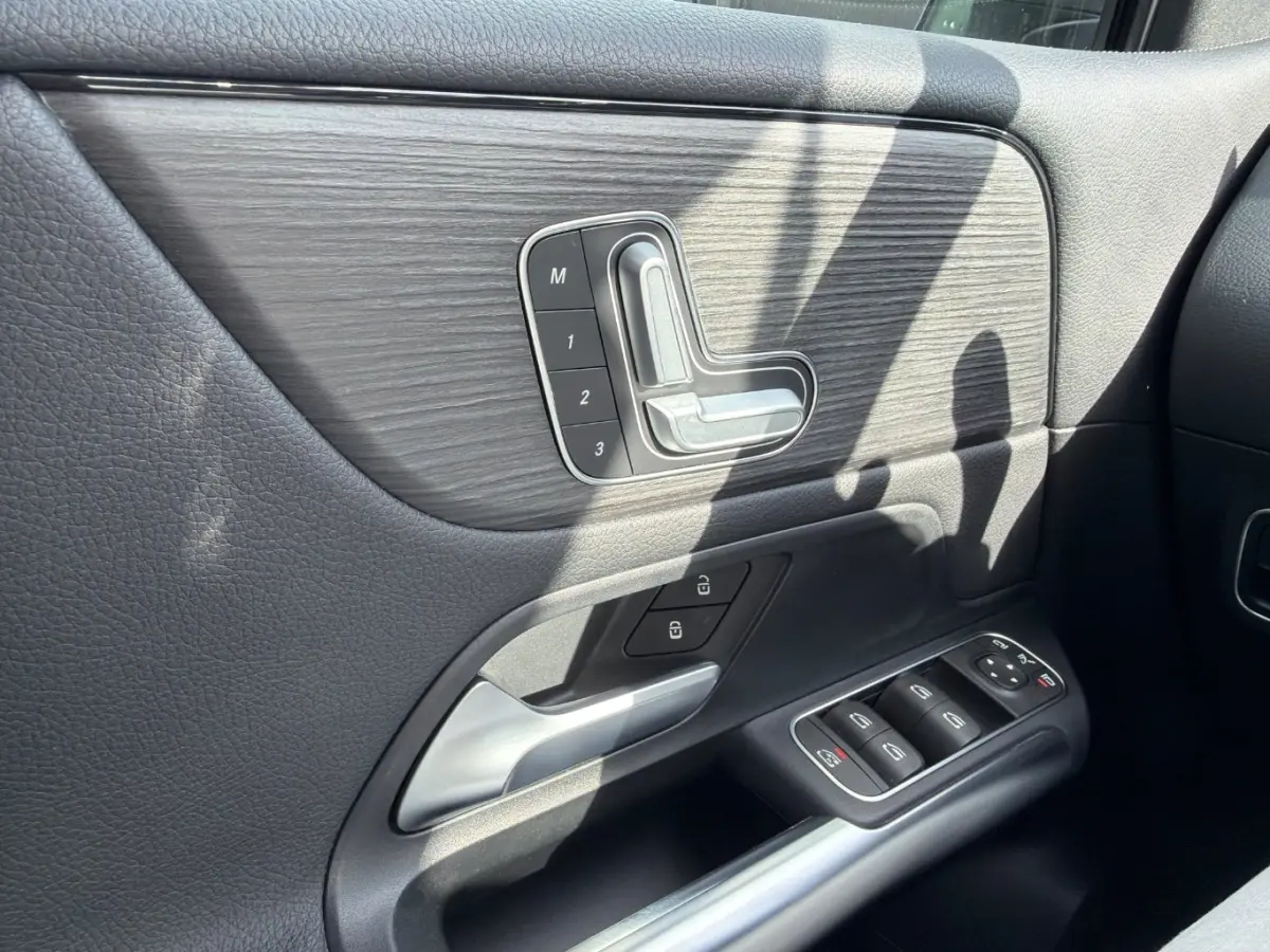 180 Launch Edition | Navigatie | Elektr. Stoelen | 360 Camera | Climate Control | Cruise Control | Elektr. Achterklep | !!