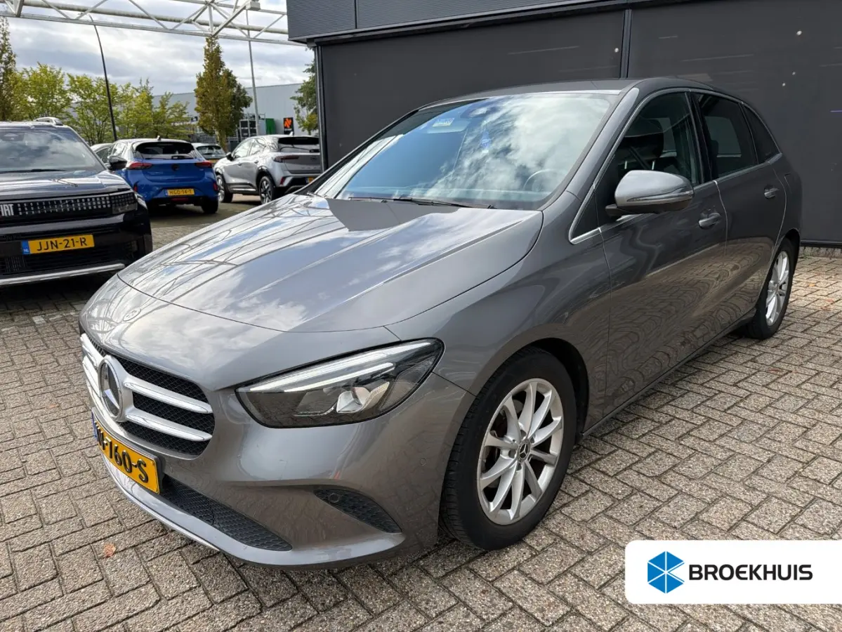 180 Launch Edition | Navigatie | Elektr. Stoelen | 360 Camera | Climate Control | Cruise Control | Elektr. Achterklep | !!