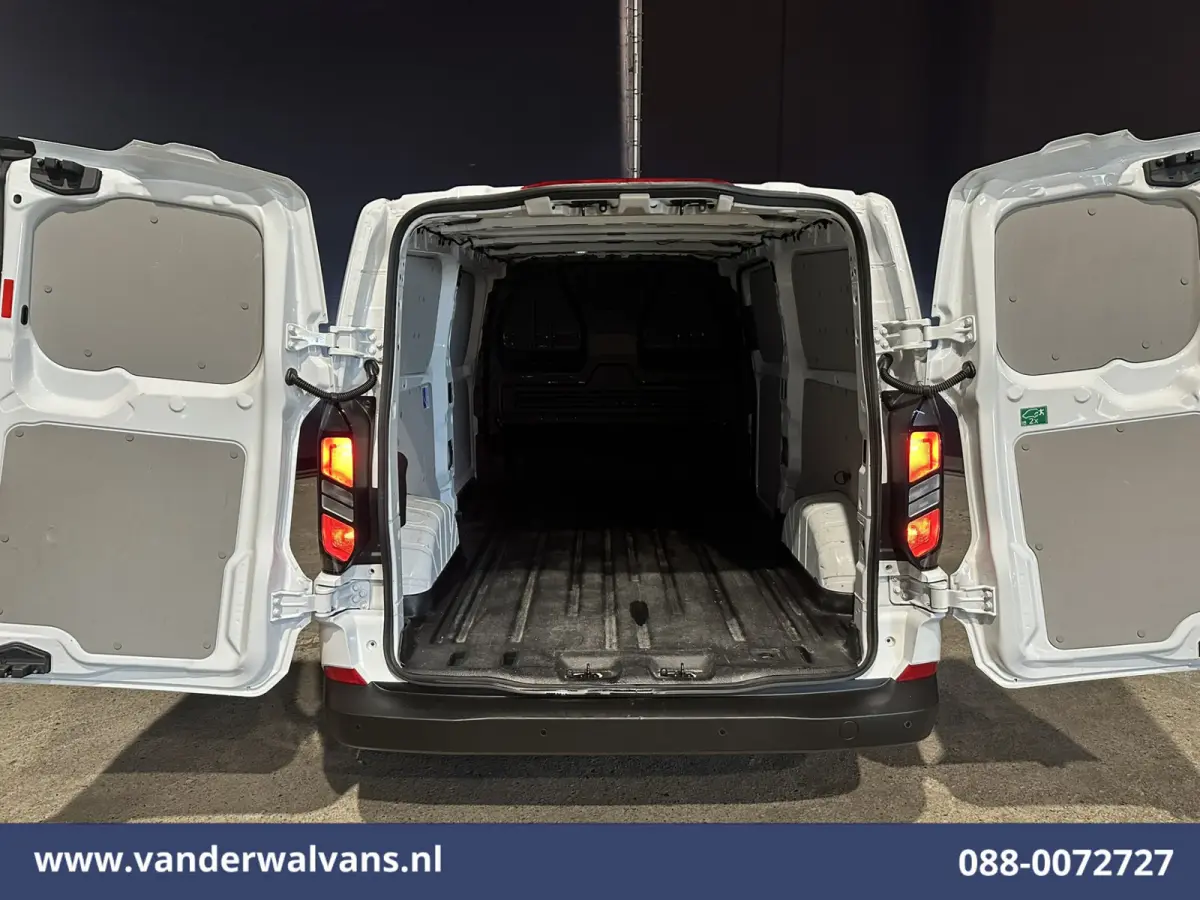 2.0 TDCI 136pk L2H1 Euro6 Airco | Leder Bekleding | Camera | Apple Carplay | LED Android Auto, Cruisecontrol, Verwarmde voorruit, Parkeersensoren, Bijrijdersbank, 2740kg trekvermogen