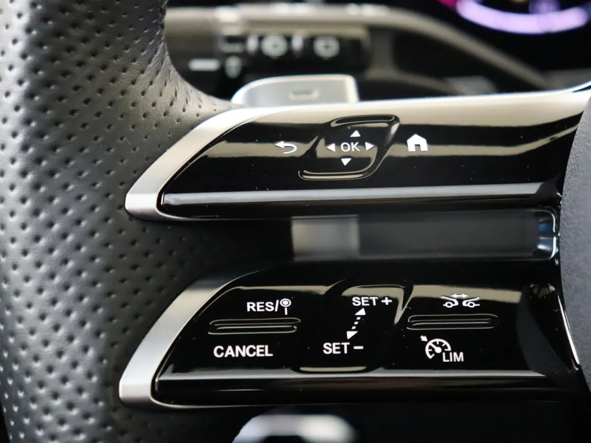 4MATIC AMG Line / Premium Plus/ Panoramadak/ AIRMATIC/ Achterasbesturing/ Carbon/ 20 inch/ Night/ Zéér compleet!