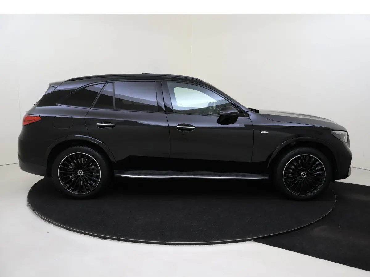 4MATIC AMG Line / Premium Plus/ Panoramadak/ AIRMATIC/ Achterasbesturing/ Carbon/ 20 inch/ Night/ Zéér compleet!
