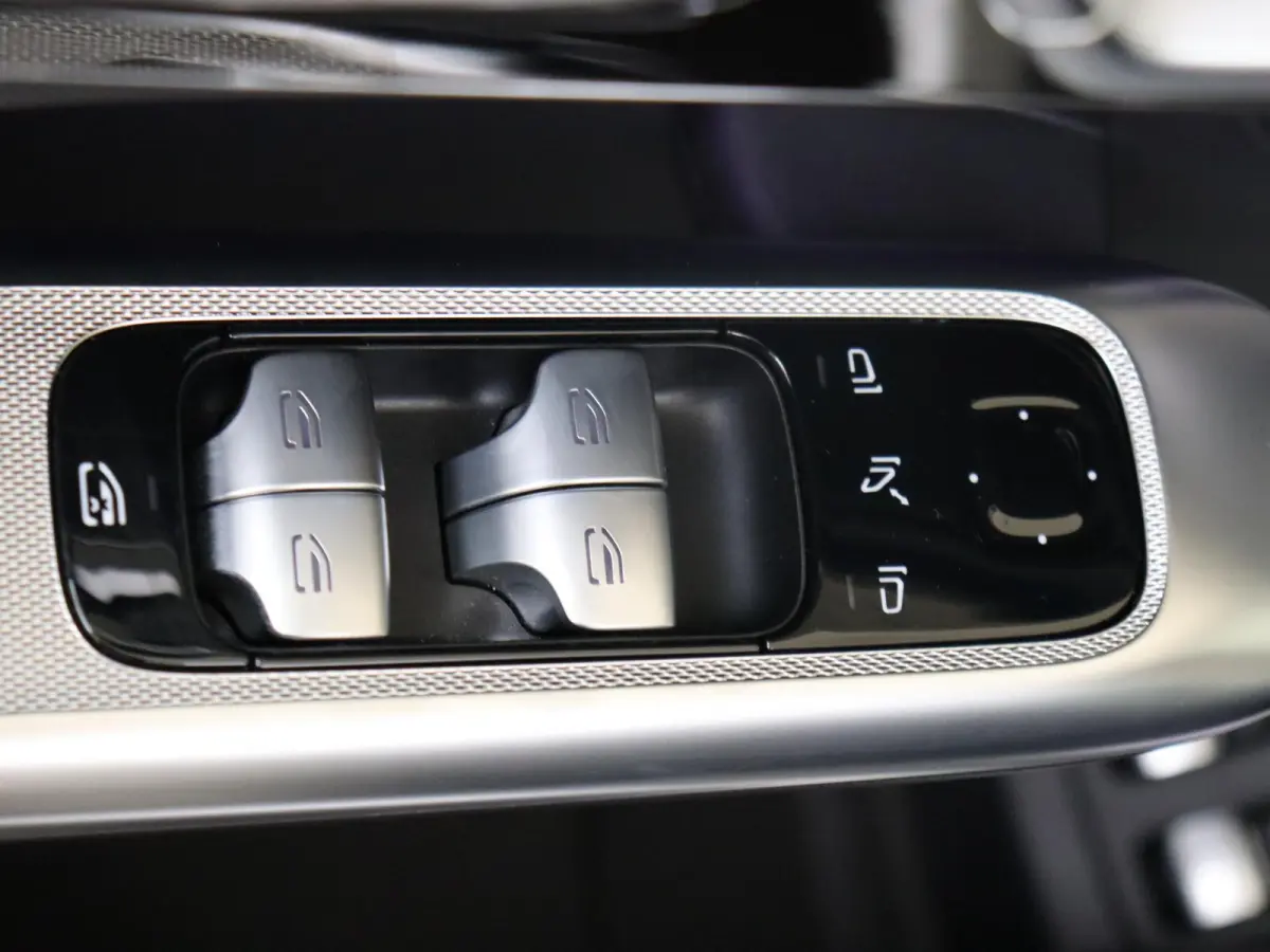 4MATIC AMG Line / Premium Plus/ Panoramadak/ AIRMATIC/ Achterasbesturing/ Carbon/ 20 inch/ Night/ Zéér compleet!