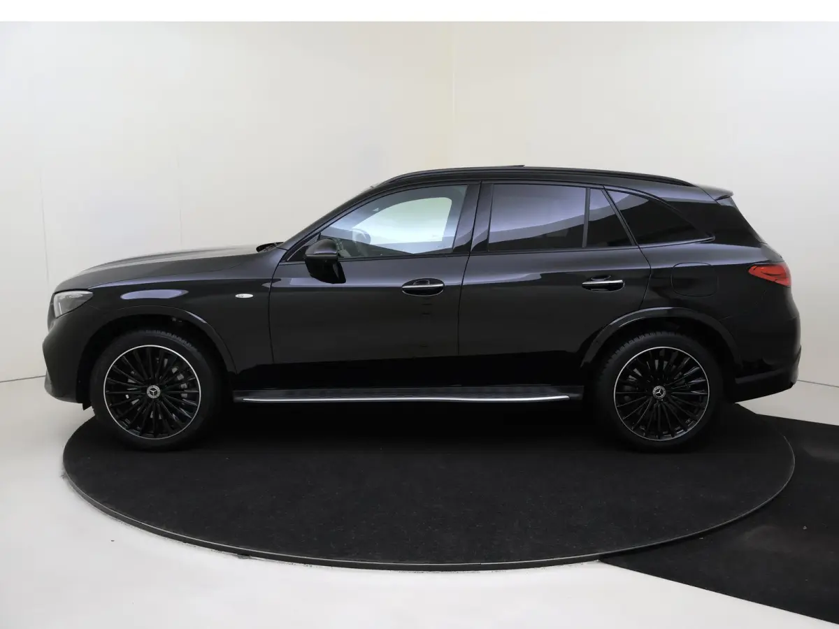 4MATIC AMG Line / Premium Plus/ Panoramadak/ AIRMATIC/ Achterasbesturing/ Carbon/ 20 inch/ Night/ Zéér compleet!