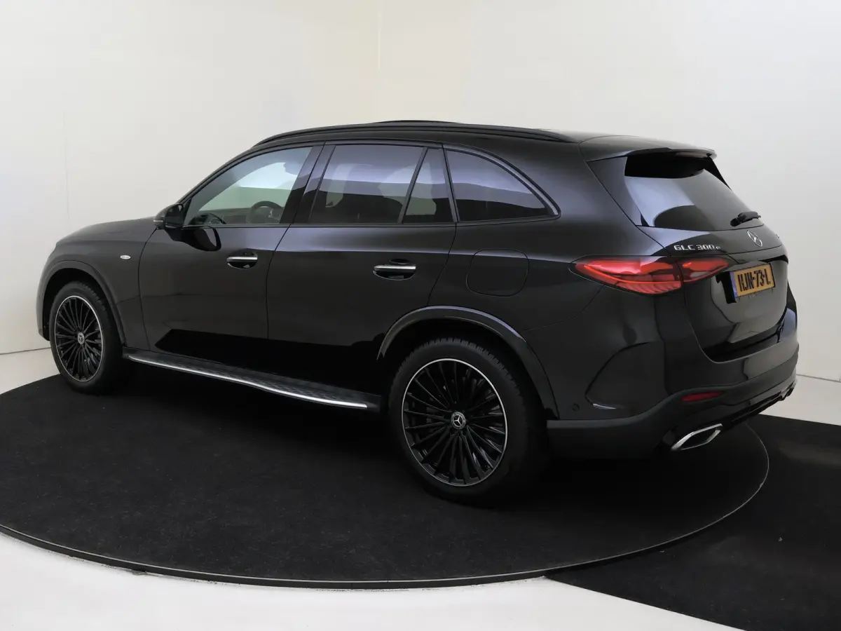 4MATIC AMG Line / Premium Plus/ Panoramadak/ AIRMATIC/ Achterasbesturing/ Carbon/ 20 inch/ Night/ Zéér compleet!