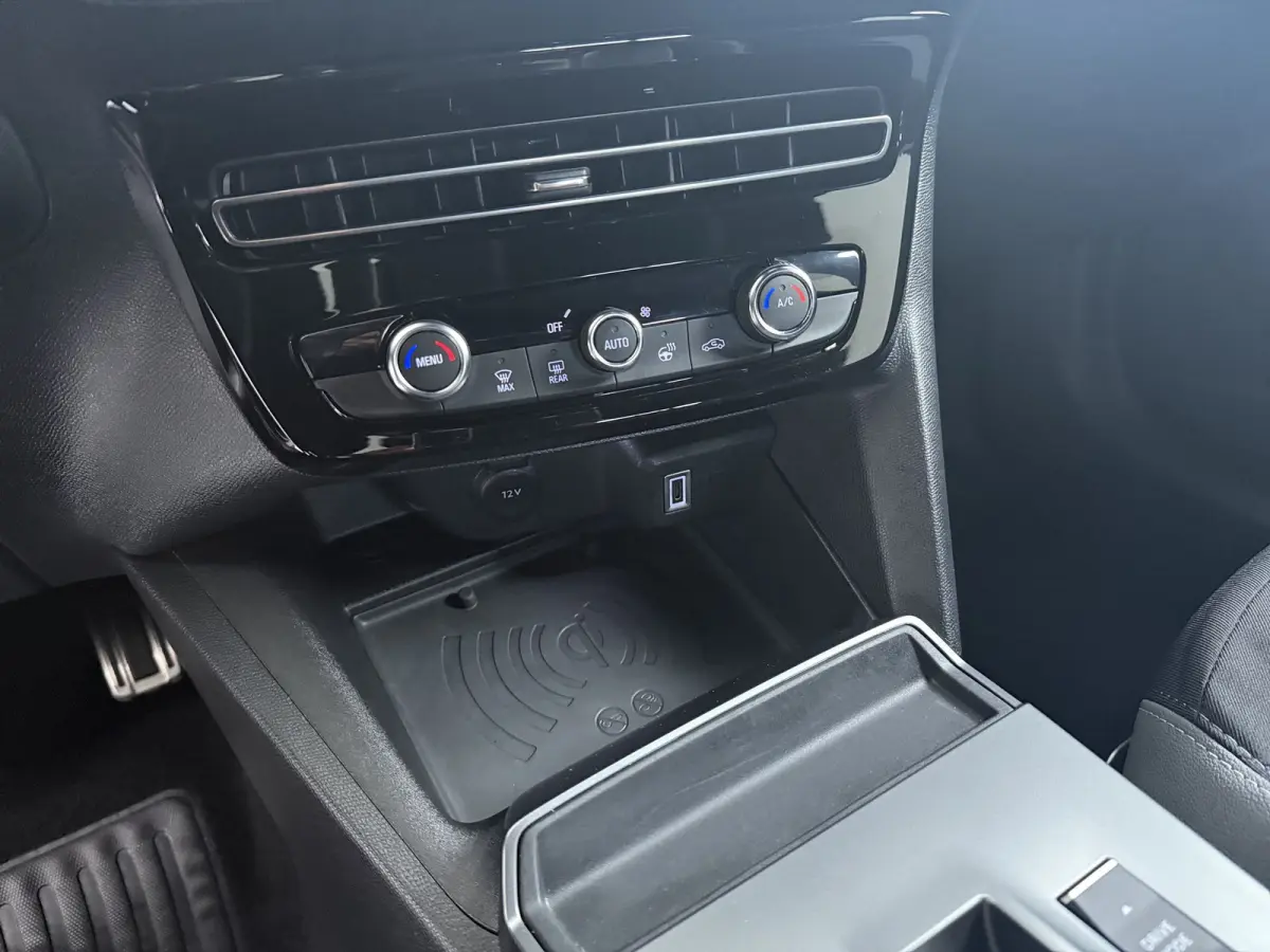1.2 Turbo Hybrid GS / Navigatie / 360 Camera / Parkeersensoren / Keyless / Matrix LED / Carplay / Dodehoek / Adapt. Cruise / Stuurverwarming