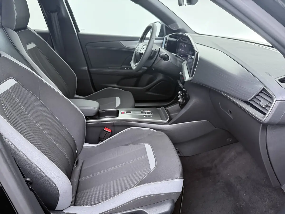 1.2 Turbo Hybrid GS / Navigatie / 360 Camera / Parkeersensoren / Keyless / Matrix LED / Carplay / Dodehoek / Adapt. Cruise / Stuurverwarming