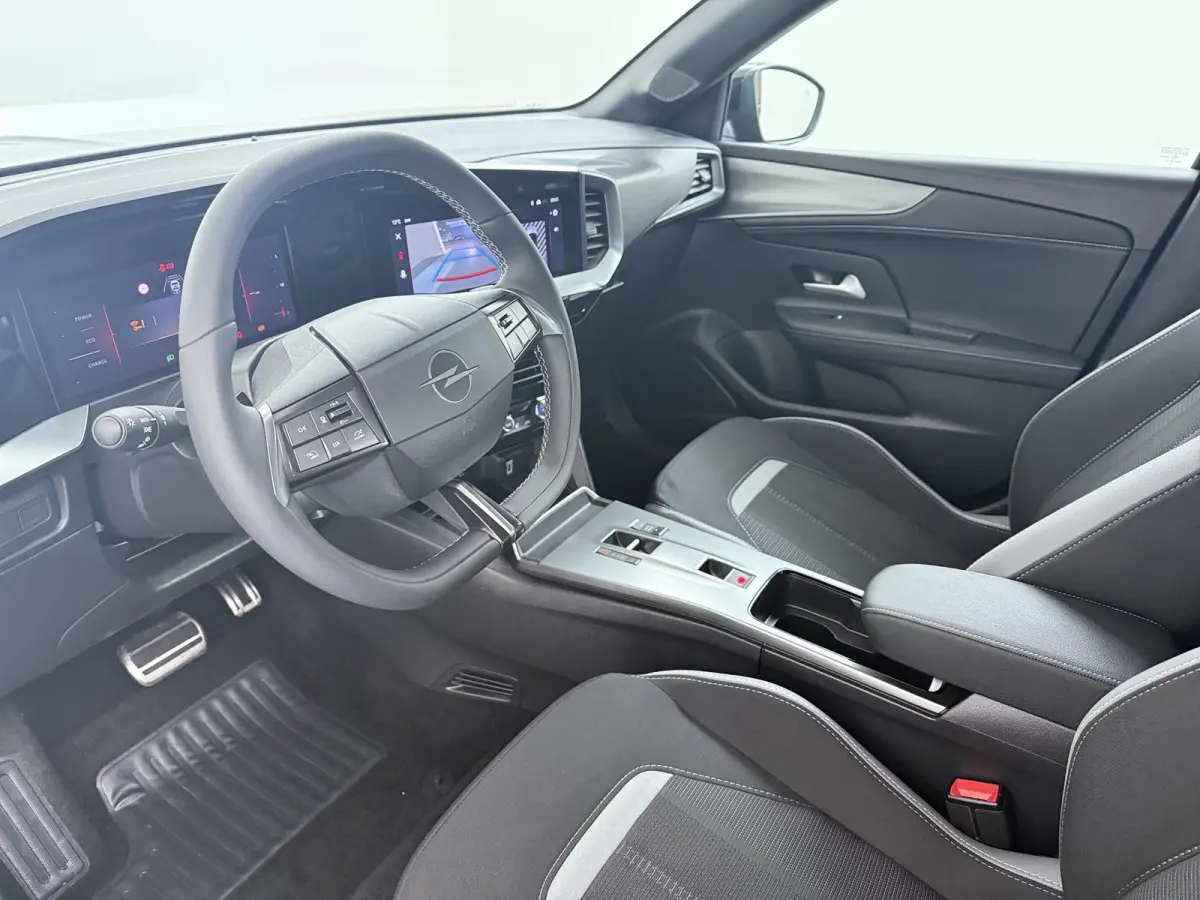 1.2 Turbo Hybrid GS / Navigatie / 360 Camera / Parkeersensoren / Keyless / Matrix LED / Carplay / Dodehoek / Adapt. Cruise / Stuurverwarming