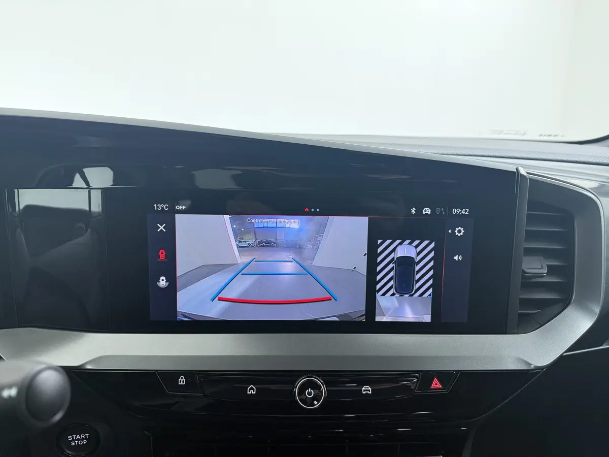 1.2 Turbo Hybrid GS / Navigatie / 360 Camera / Parkeersensoren / Keyless / Matrix LED / Carplay / Dodehoek / Adapt. Cruise / Stuurverwarming
