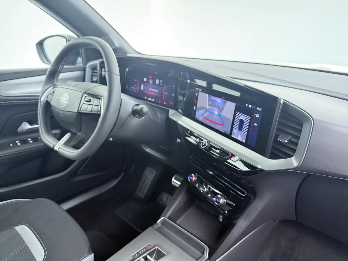 1.2 Turbo Hybrid GS / Navigatie / 360 Camera / Parkeersensoren / Keyless / Matrix LED / Carplay / Dodehoek / Adapt. Cruise / Stuurverwarming