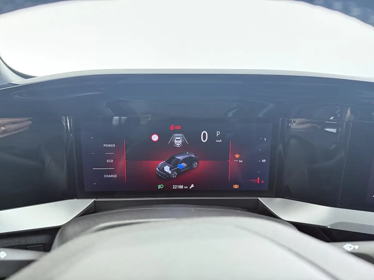1.2 Turbo Hybrid GS / Navigatie / 360 Camera / Parkeersensoren / Keyless / Matrix LED / Carplay / Dodehoek / Adapt. Cruise / Stuurverwarming