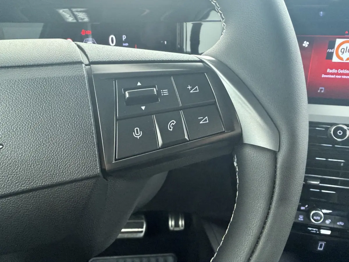 1.2 Turbo Hybrid GS / Navigatie / 360 Camera / Parkeersensoren / Keyless / Matrix LED / Carplay / Dodehoek / Adapt. Cruise / Stuurverwarming