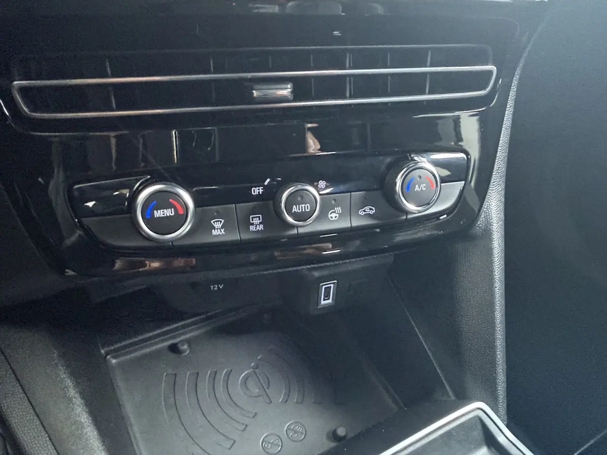 1.2 Turbo Hybrid GS / Navigatie / 360 Camera / Parkeersensoren / Keyless / Matrix LED / Carplay / Dodehoek / Adapt. Cruise / Stuurverwarming