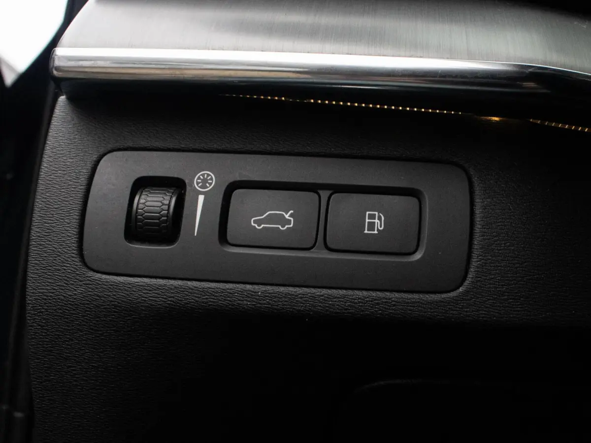 2.0 T8 Recharge AWD R-Design|Pano|HUD|H&K|360°|