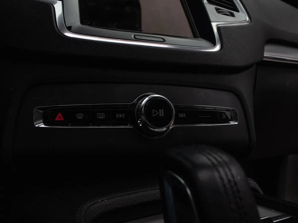 2.0 T8 Recharge AWD R-Design|Pano|HUD|H&K|360°|