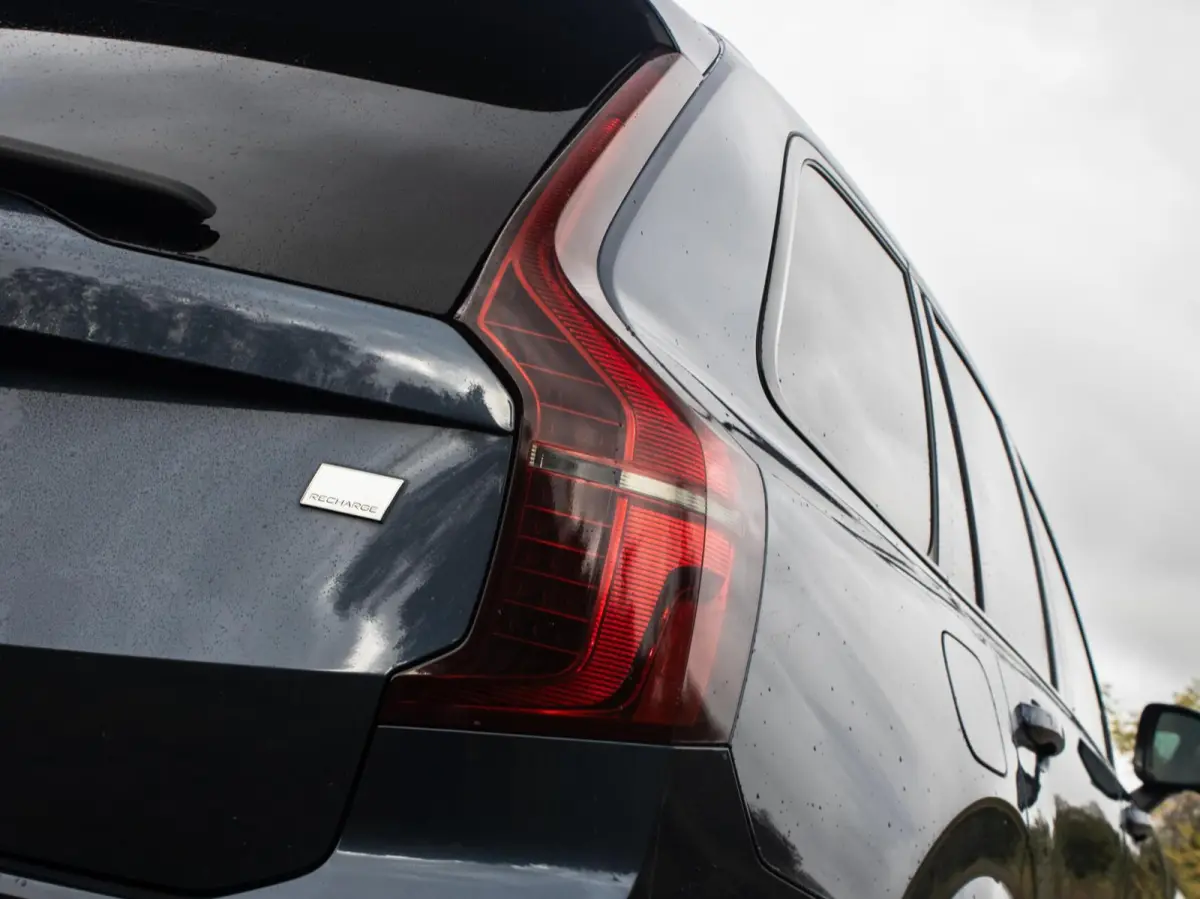 2.0 T8 Recharge AWD R-Design|Pano|HUD|H&K|360°|