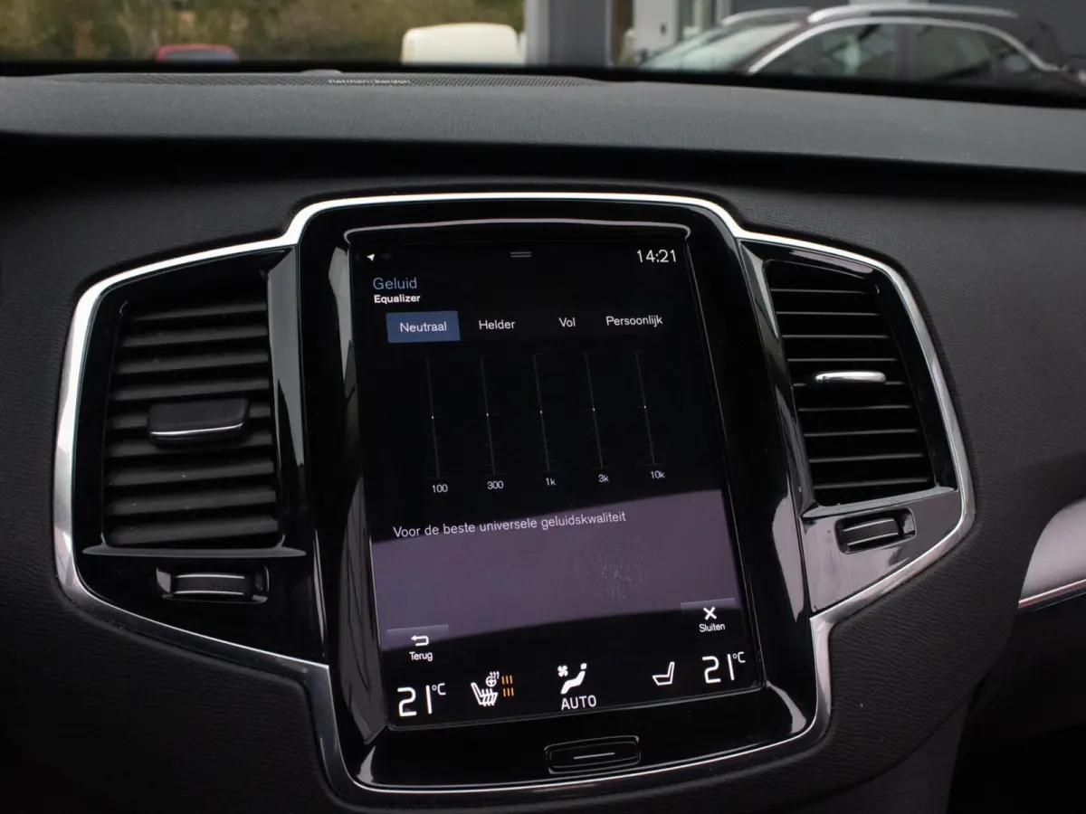 2.0 T8 Recharge AWD R-Design|Pano|HUD|H&K|360°|