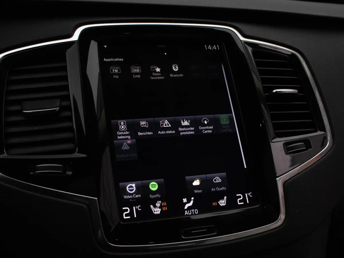 2.0 T8 Recharge AWD R-Design|Pano|HUD|H&K|360°|