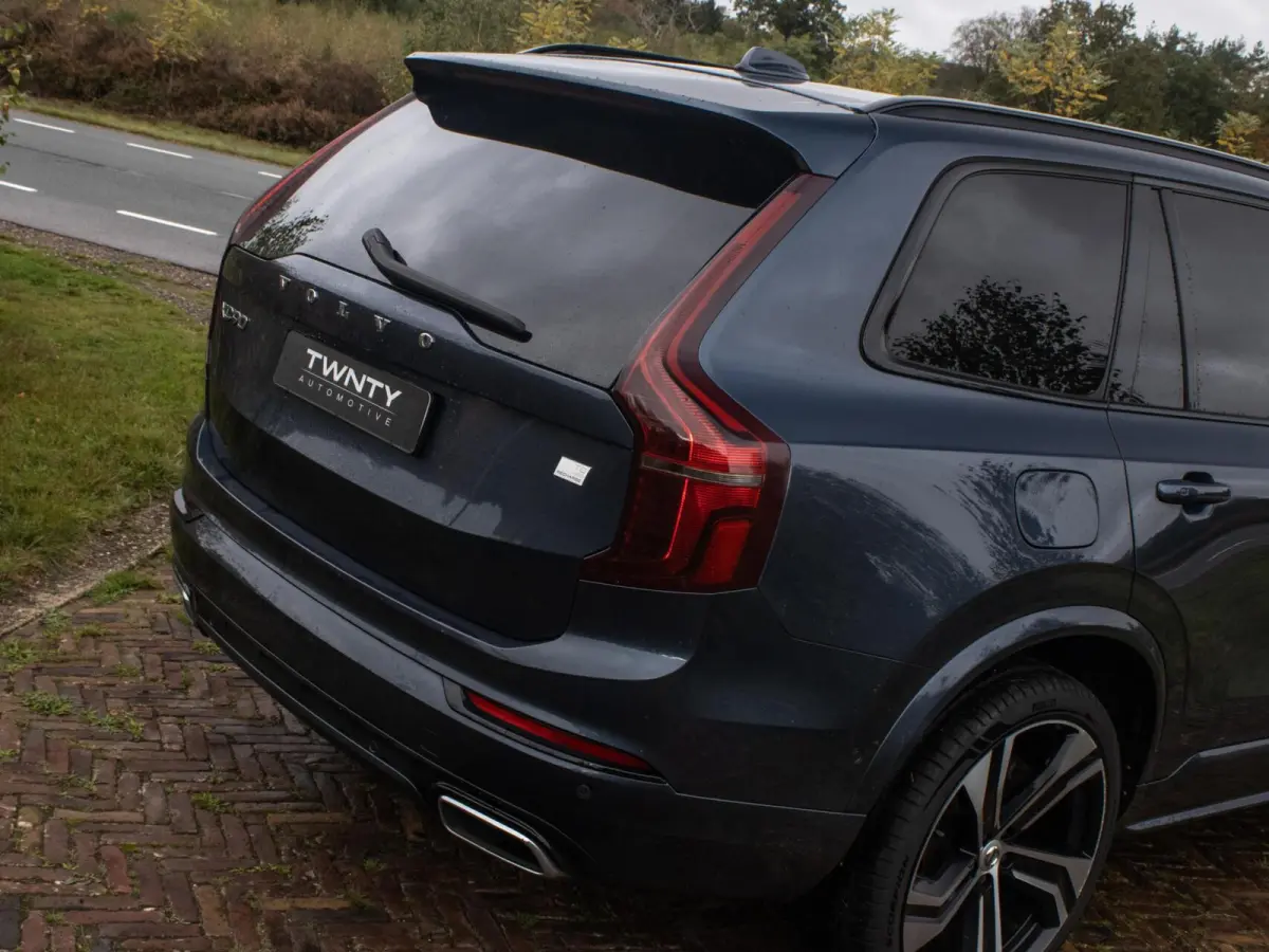 2.0 T8 Recharge AWD R-Design|Pano|HUD|H&K|360°|