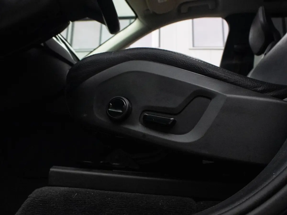 2.0 T8 Recharge AWD R-Design|Pano|HUD|H&K|360°|