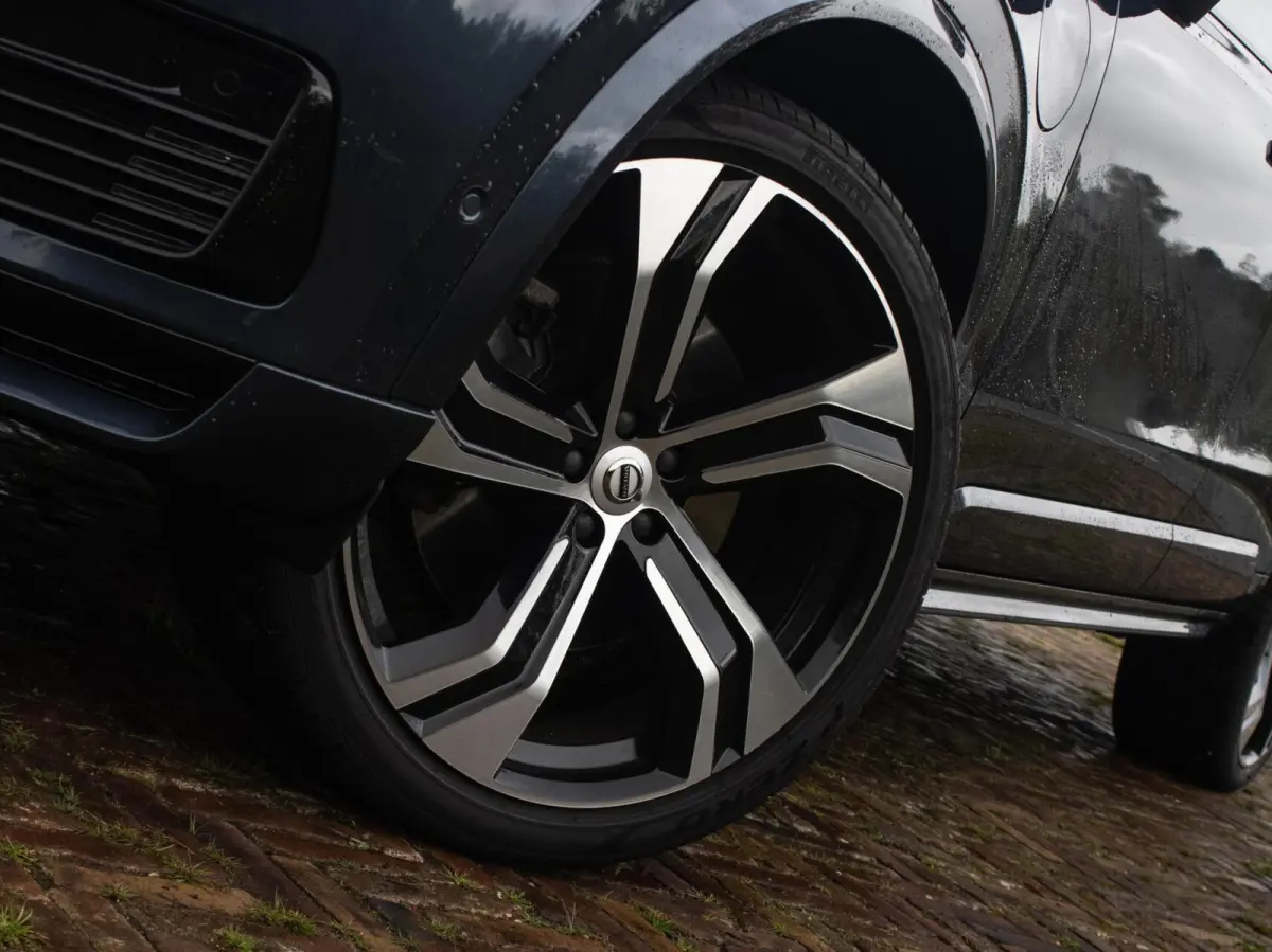 2.0 T8 Recharge AWD R-Design|Pano|HUD|H&K|360°|