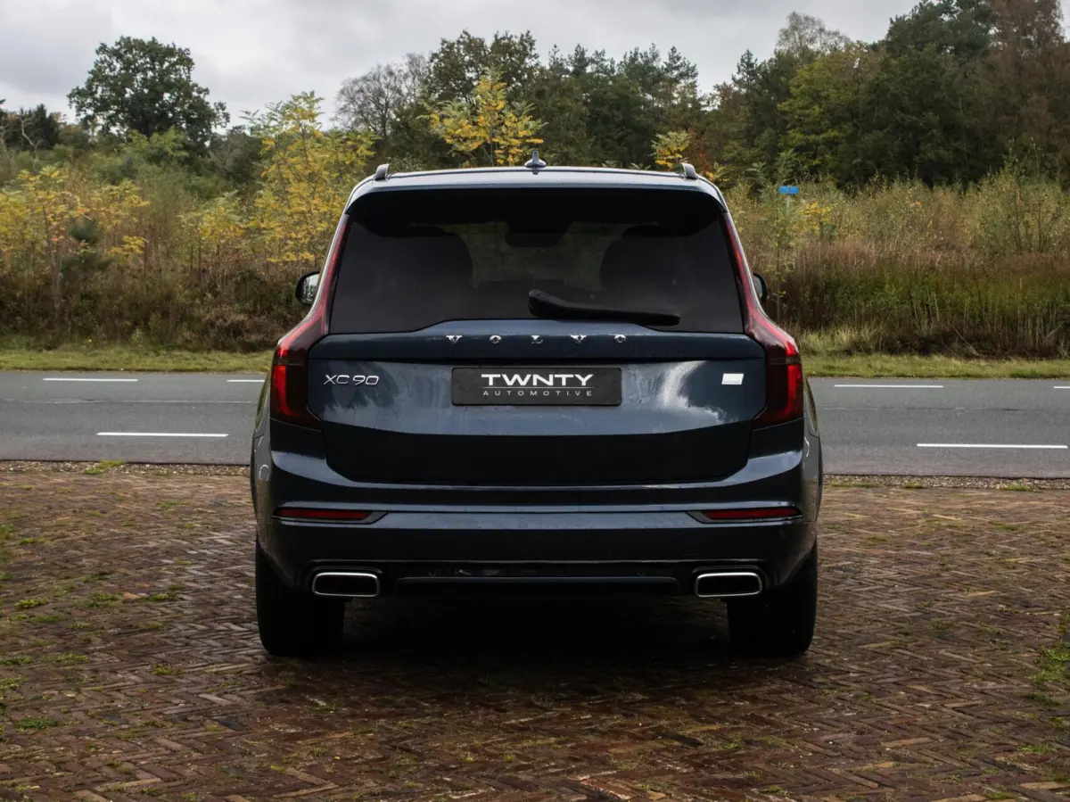 2.0 T8 Recharge AWD R-Design|Pano|HUD|H&K|360°|