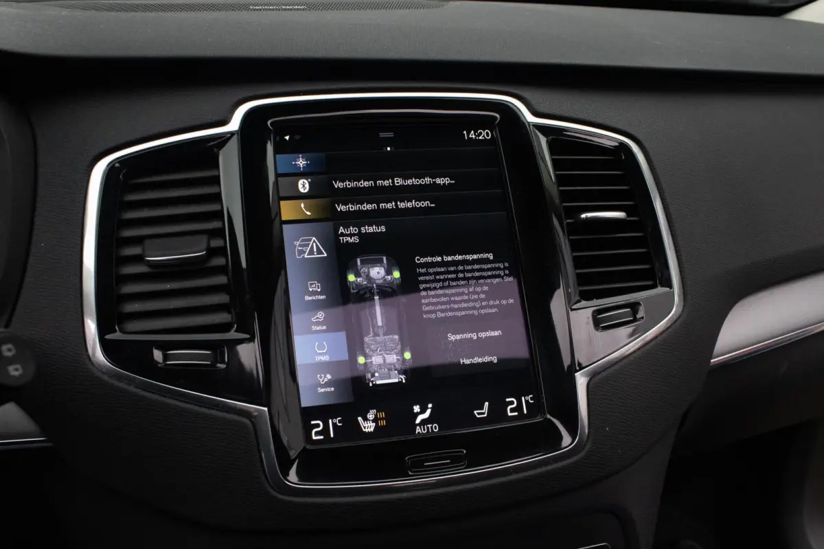 2.0 T8 Recharge AWD R-Design|Pano|HUD|H&K|360°|
