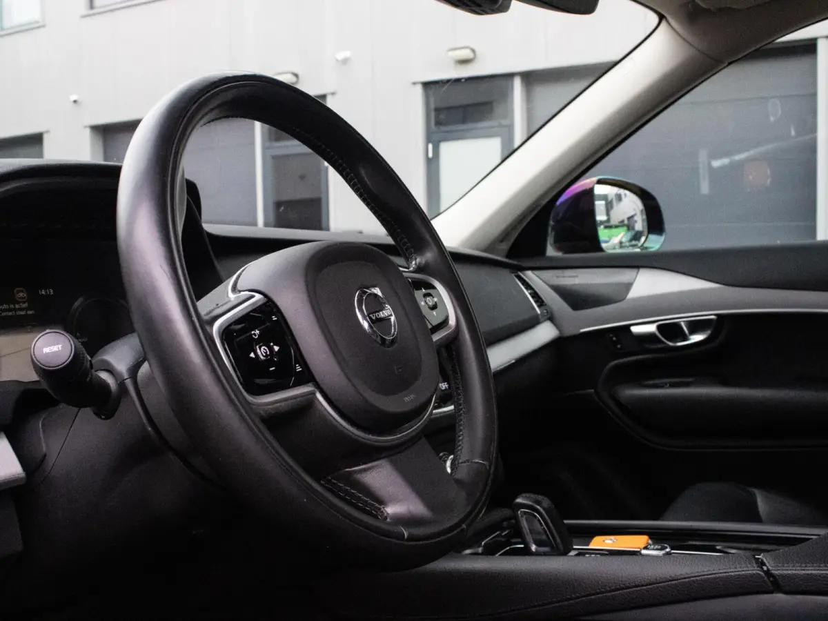 2.0 T8 Recharge AWD R-Design|Pano|HUD|H&K|360°|