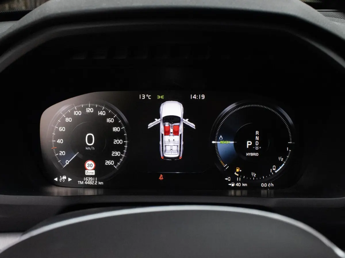 2.0 T8 Recharge AWD R-Design|Pano|HUD|H&K|360°|