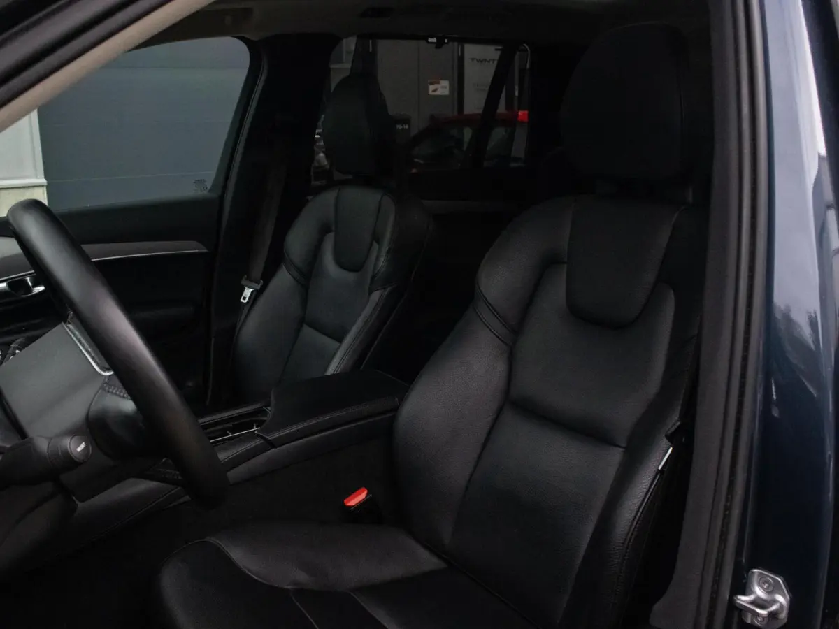 2.0 T8 Recharge AWD R-Design|Pano|HUD|H&K|360°|