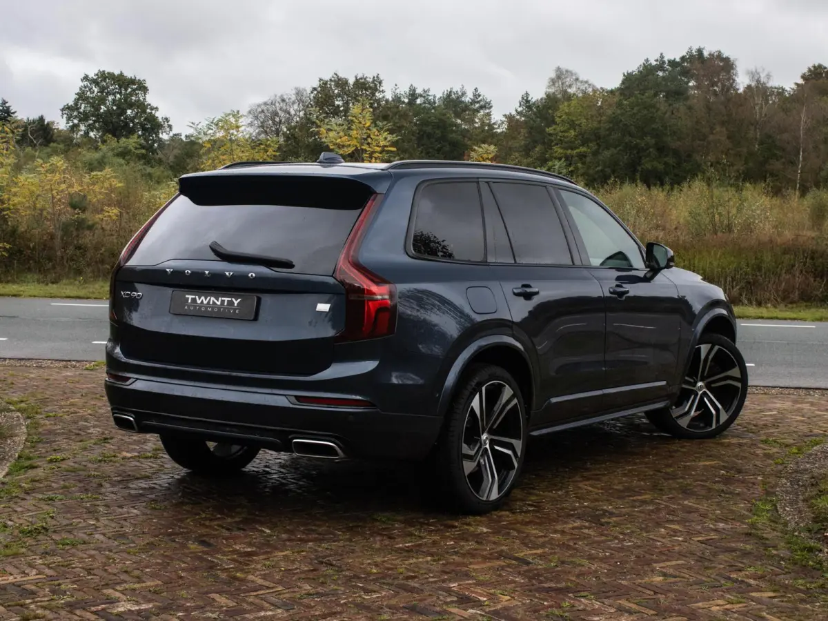 2.0 T8 Recharge AWD R-Design|Pano|HUD|H&K|360°|