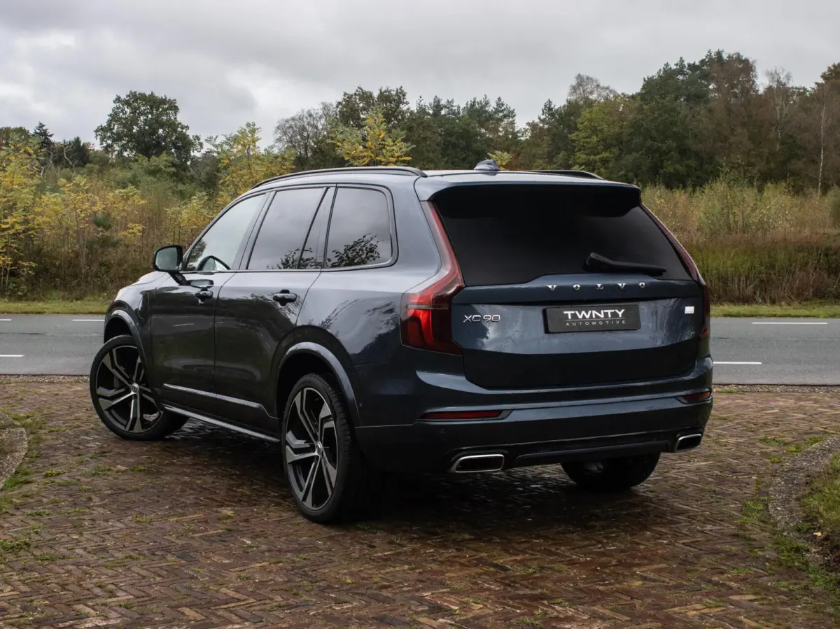 2.0 T8 Recharge AWD R-Design|Pano|HUD|H&K|360°|
