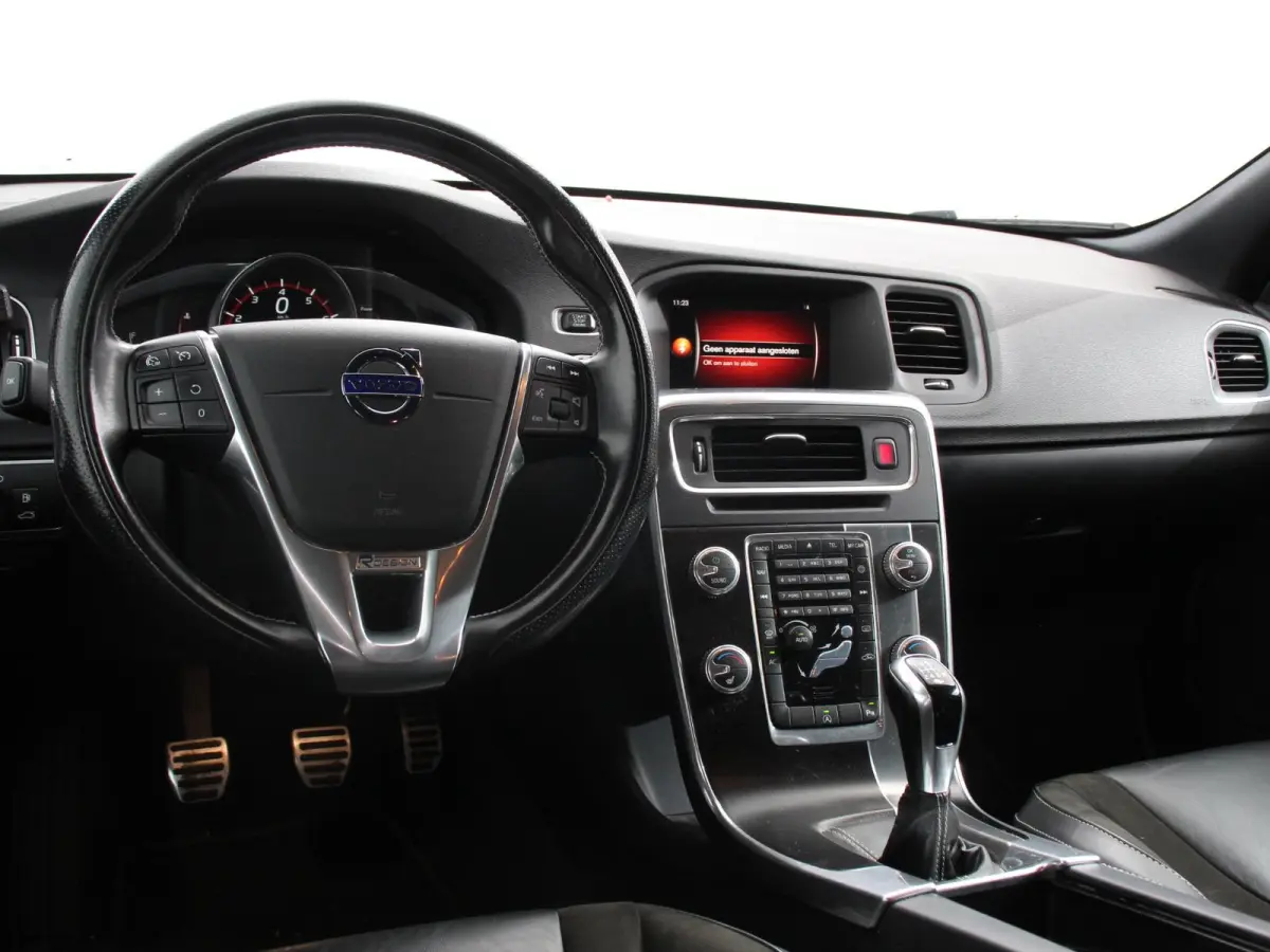 2.0 T3 Nordic+ Climate Control Navigatiesysteem Stoelverwarming Trekhaak Cruise Control Led verlichting