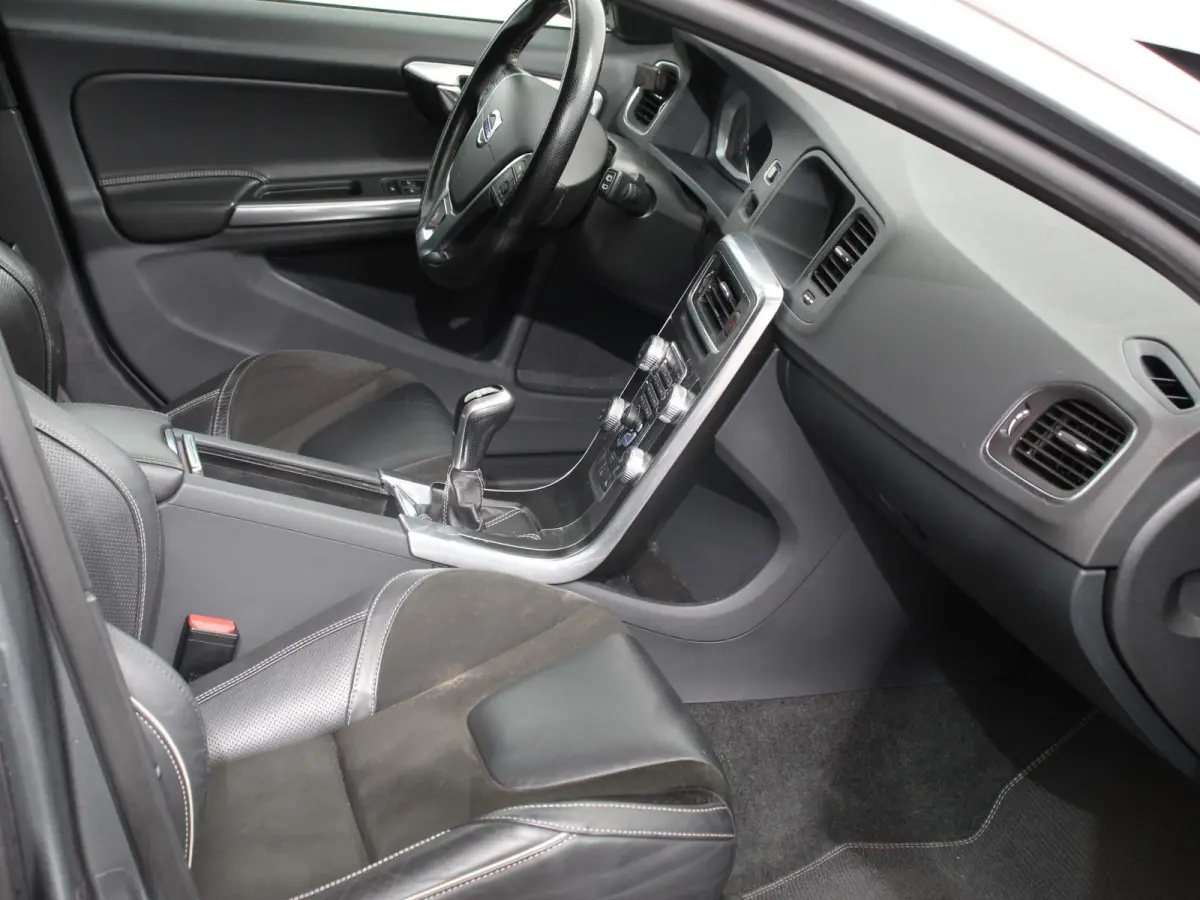 2.0 T3 Nordic+ Climate Control Navigatiesysteem Stoelverwarming Trekhaak Cruise Control Led verlichting