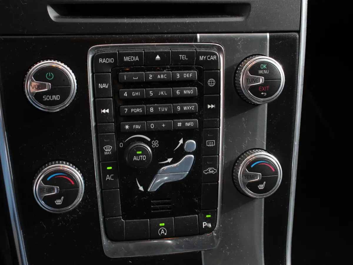 2.0 T3 Nordic+ Climate Control Navigatiesysteem Stoelverwarming Trekhaak Cruise Control Led verlichting