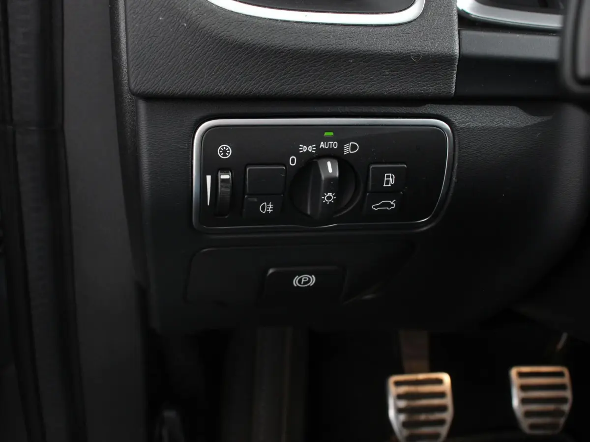 2.0 T3 Nordic+ Climate Control Navigatiesysteem Stoelverwarming Trekhaak Cruise Control Led verlichting