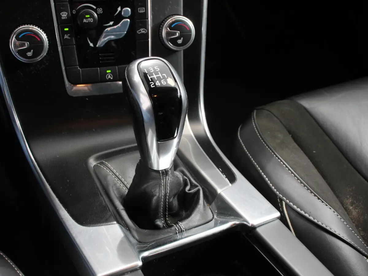 2.0 T3 Nordic+ Climate Control Navigatiesysteem Stoelverwarming Trekhaak Cruise Control Led verlichting