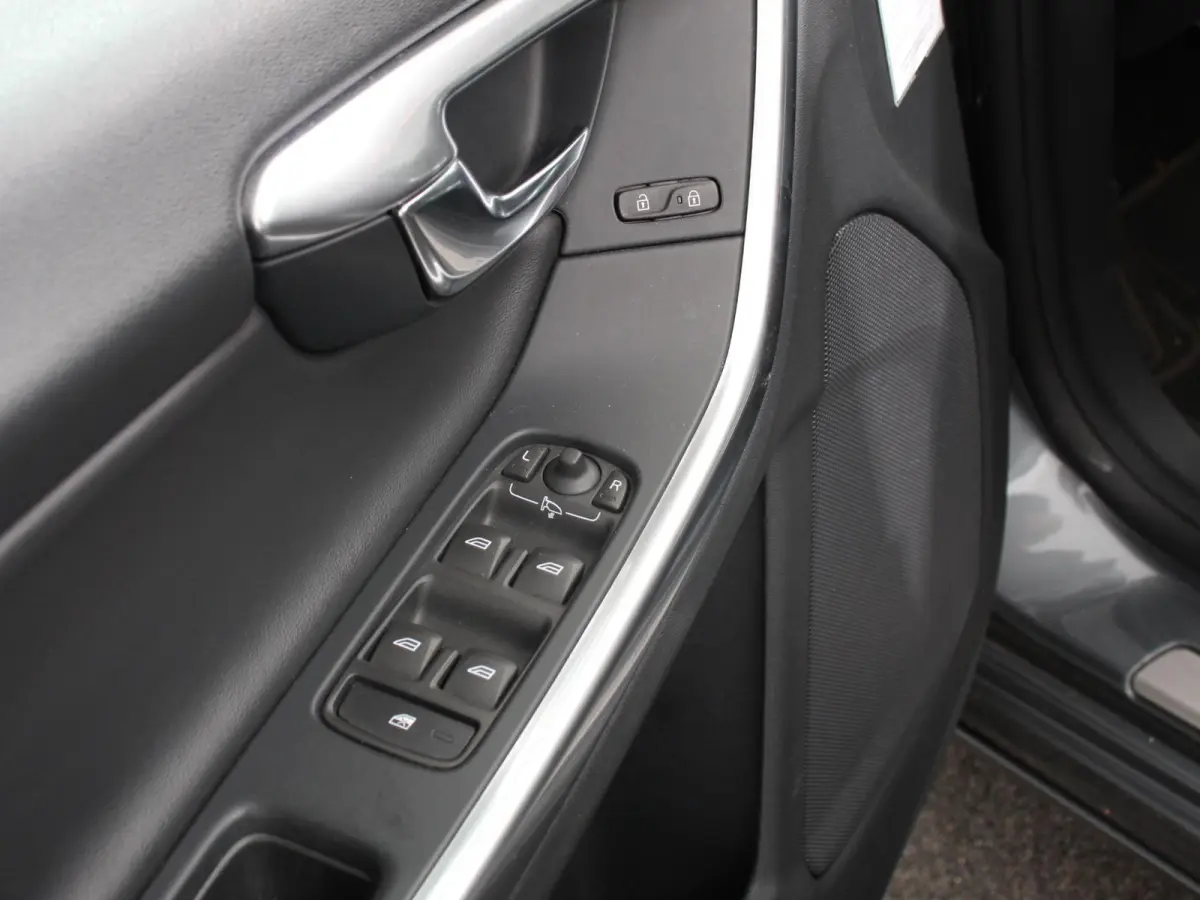 2.0 T3 Nordic+ Climate Control Navigatiesysteem Stoelverwarming Trekhaak Cruise Control Led verlichting
