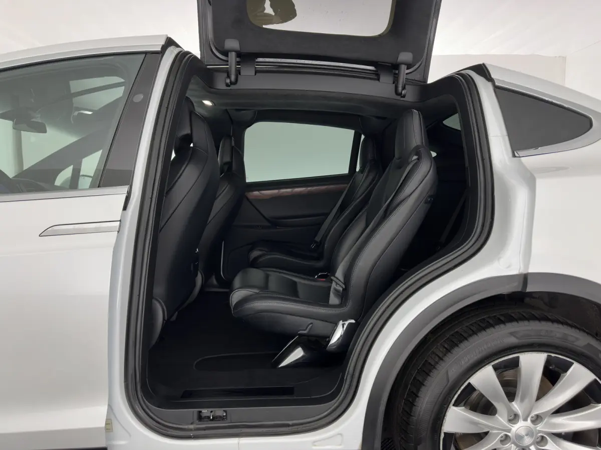 100D Long Range 6 pers. (INCL. BTW) *AUT | PANO | LEATHER | NAVI-FULLMAP | FULL-LED | AIRSUSPENSION | DIGI-COCKPIT | FASTLOADER | KEYLESS | DAB+ | HEATED-SPORTSEATS | PRIVACY-GLASS | AUTOPIL