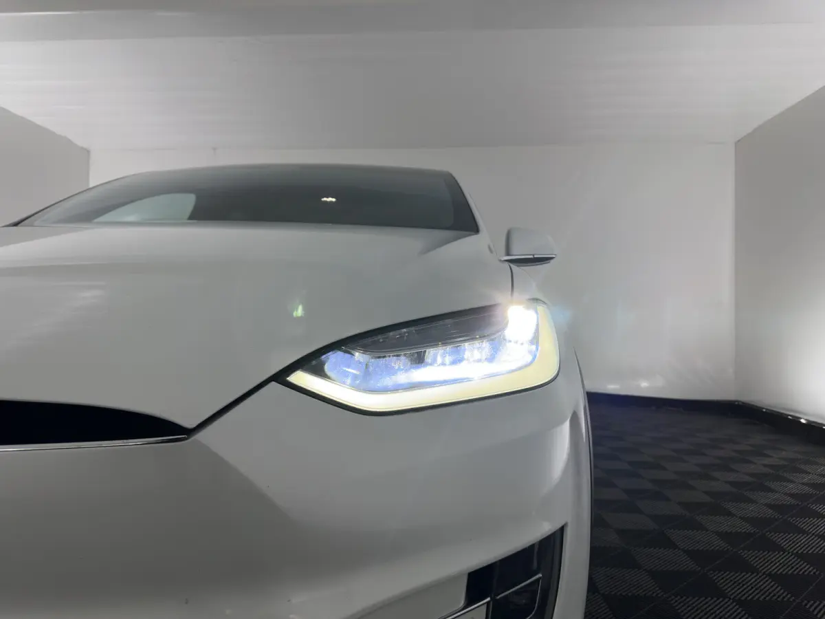 100D Long Range 6 pers. (INCL. BTW) *AUT | PANO | LEATHER | NAVI-FULLMAP | FULL-LED | AIRSUSPENSION | DIGI-COCKPIT | FASTLOADER | KEYLESS | DAB+ | HEATED-SPORTSEATS | PRIVACY-GLASS | AUTOPIL