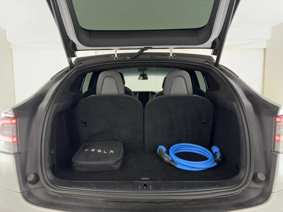 100D Long Range 6 pers. (INCL. BTW) *AUT | PANO | LEATHER | NAVI-FULLMAP | FULL-LED | AIRSUSPENSION | DIGI-COCKPIT | FASTLOADER | KEYLESS | DAB+ | HEATED-SPORTSEATS | PRIVACY-GLASS | AUTOPIL
