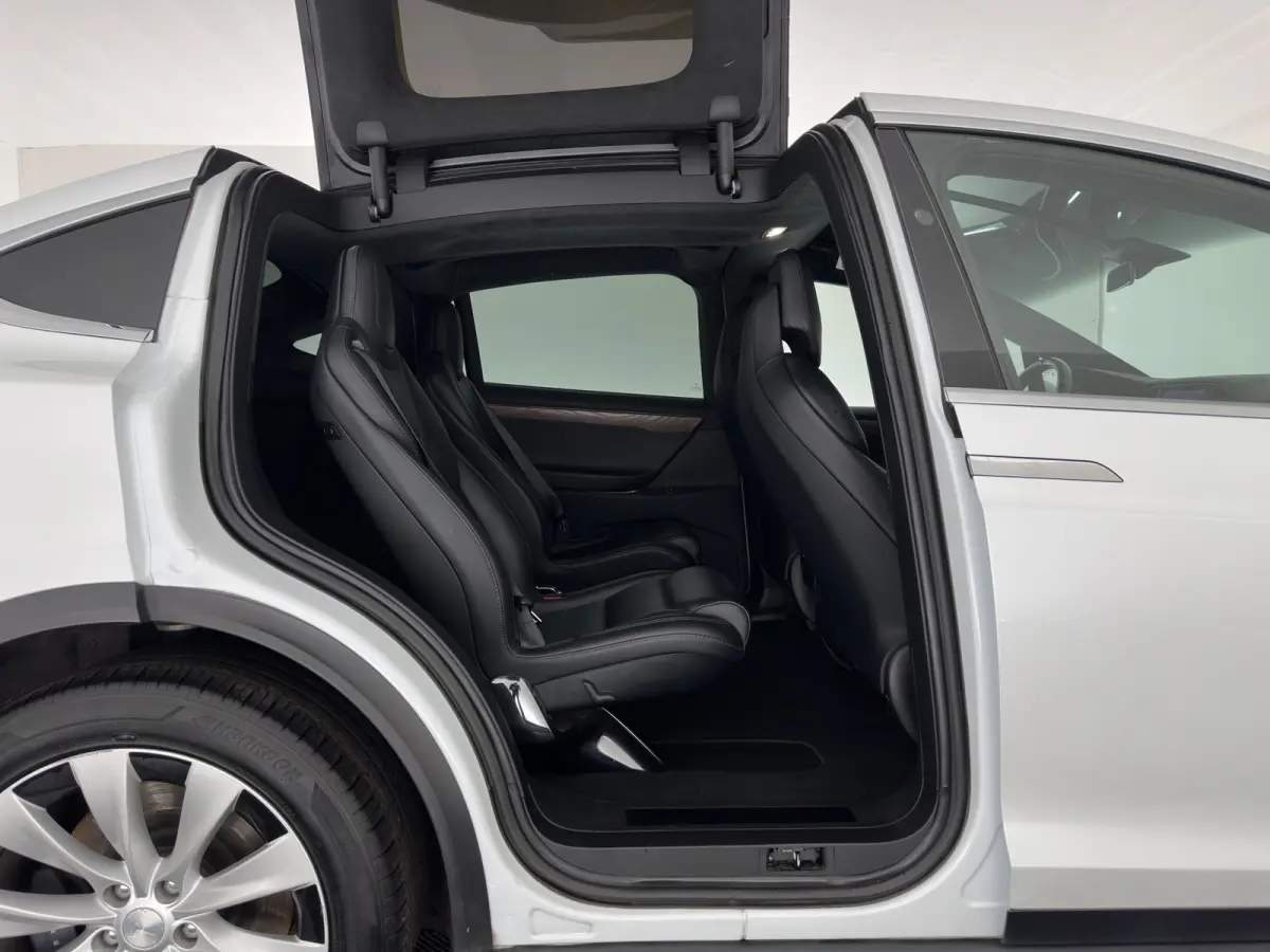 100D Long Range 6 pers. (INCL. BTW) *AUT | PANO | LEATHER | NAVI-FULLMAP | FULL-LED | AIRSUSPENSION | DIGI-COCKPIT | FASTLOADER | KEYLESS | DAB+ | HEATED-SPORTSEATS | PRIVACY-GLASS | AUTOPIL