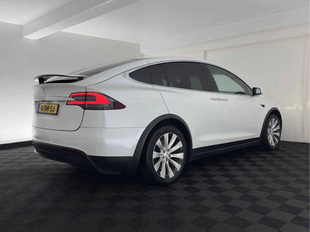 100D Long Range 6 pers. (INCL. BTW) *AUT | PANO | LEATHER | NAVI-FULLMAP | FULL-LED | AIRSUSPENSION | DIGI-COCKPIT | FASTLOADER | KEYLESS | DAB+ | HEATED-SPORTSEATS | PRIVACY-GLASS | AUTOPIL