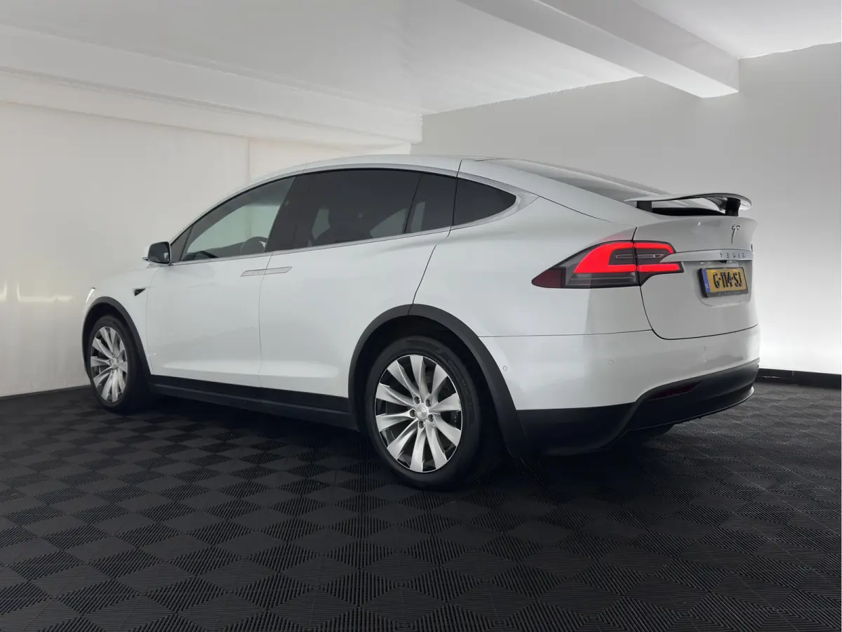 100D Long Range 6 pers. (INCL. BTW) *AUT | PANO | LEATHER | NAVI-FULLMAP | FULL-LED | AIRSUSPENSION | DIGI-COCKPIT | FASTLOADER | KEYLESS | DAB+ | HEATED-SPORTSEATS | PRIVACY-GLASS | AUTOPIL