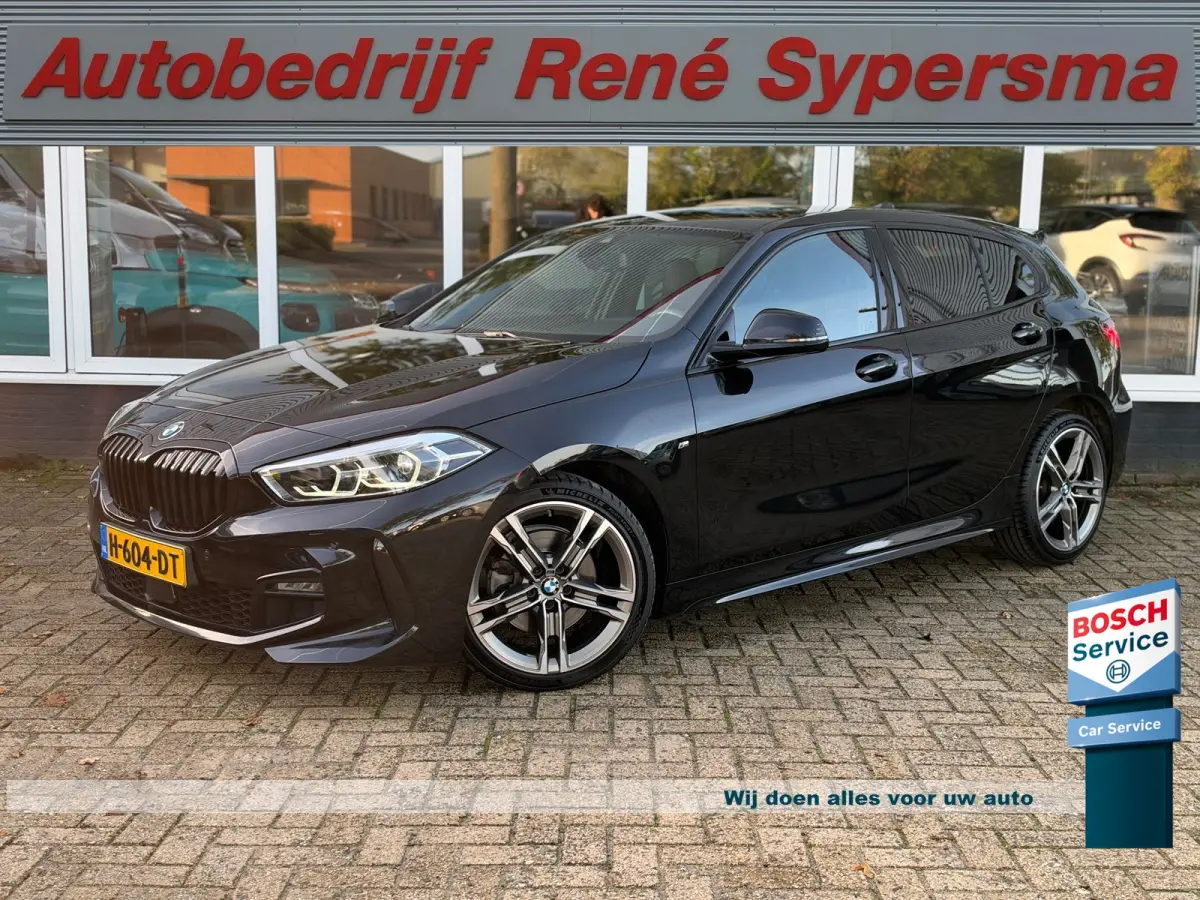 118i Executive Edition | M Pakket | Sfeerverlichting | Apple Carplay | Leder