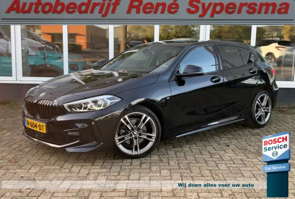 118i Executive Edition | M Pakket | Sfeerverlichting | Apple Carplay | Leder