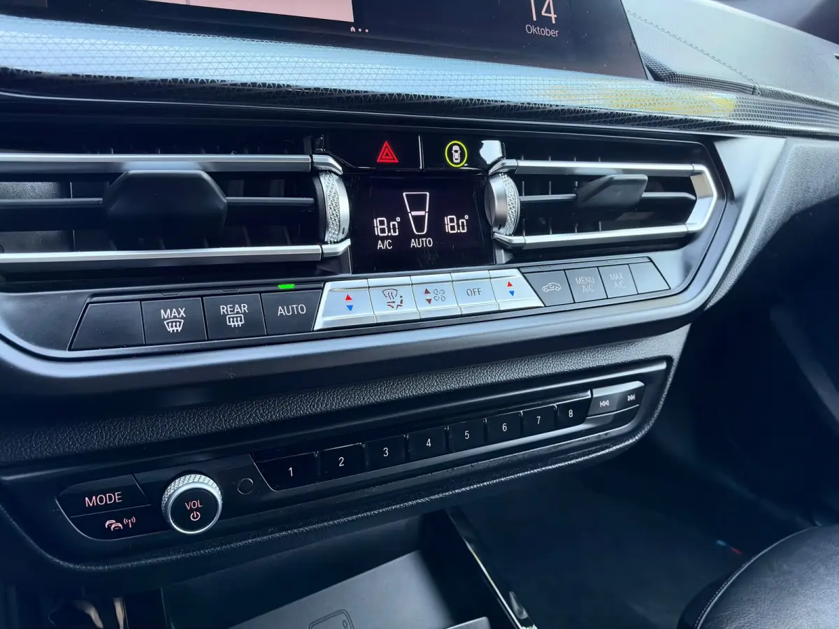 118i Executive Edition | M Pakket | Sfeerverlichting | Apple Carplay | Leder
