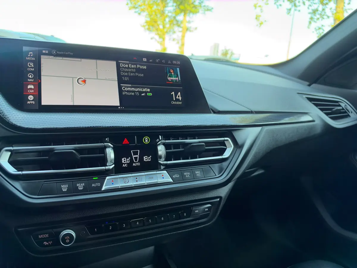 118i Executive Edition | M Pakket | Sfeerverlichting | Apple Carplay | Leder