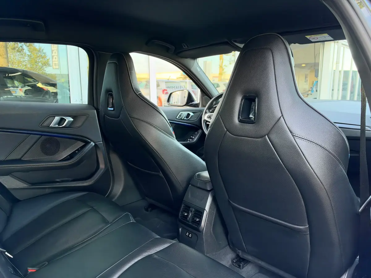 118i Executive Edition | M Pakket | Sfeerverlichting | Apple Carplay | Leder
