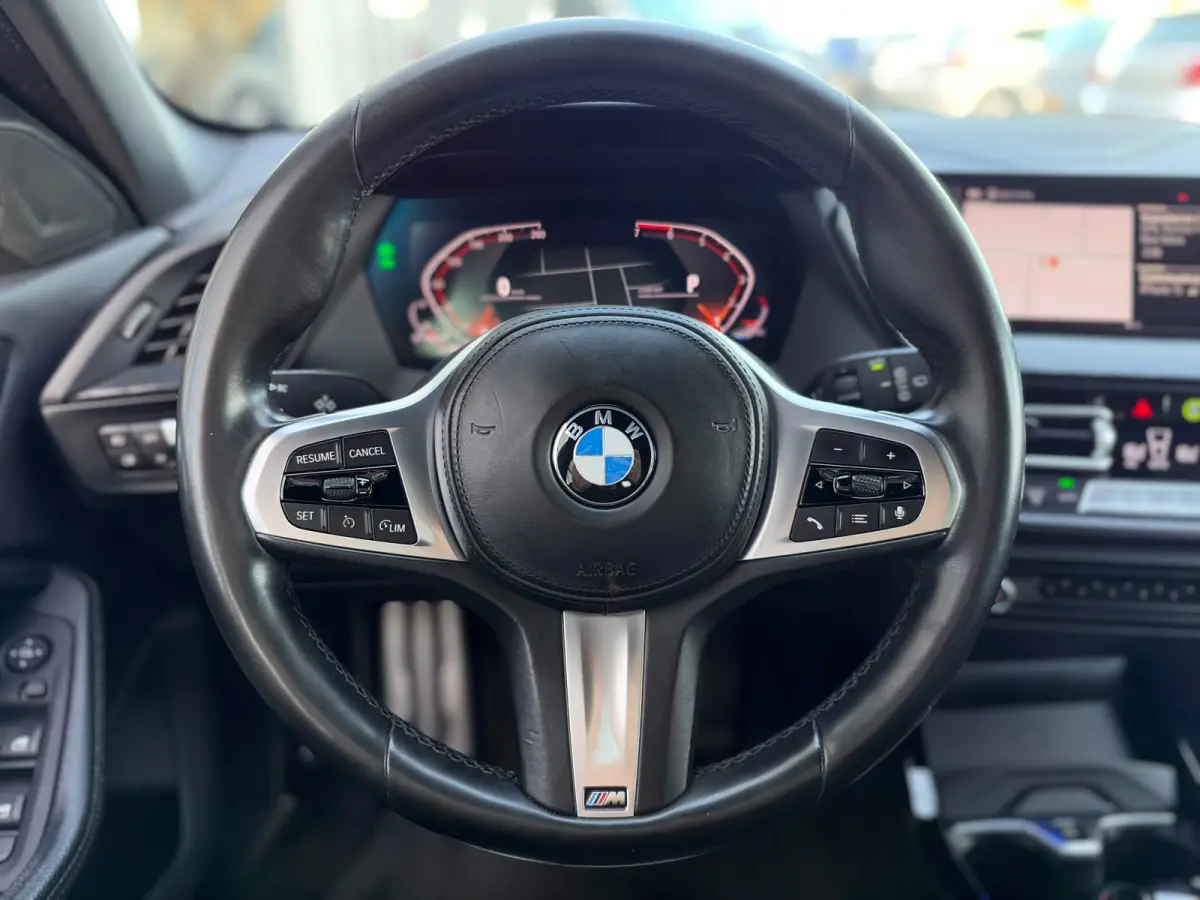 118i Executive Edition | M Pakket | Sfeerverlichting | Apple Carplay | Leder