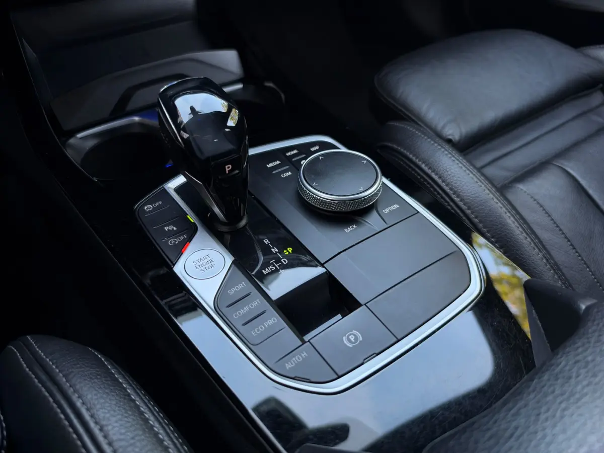118i Executive Edition | M Pakket | Sfeerverlichting | Apple Carplay | Leder